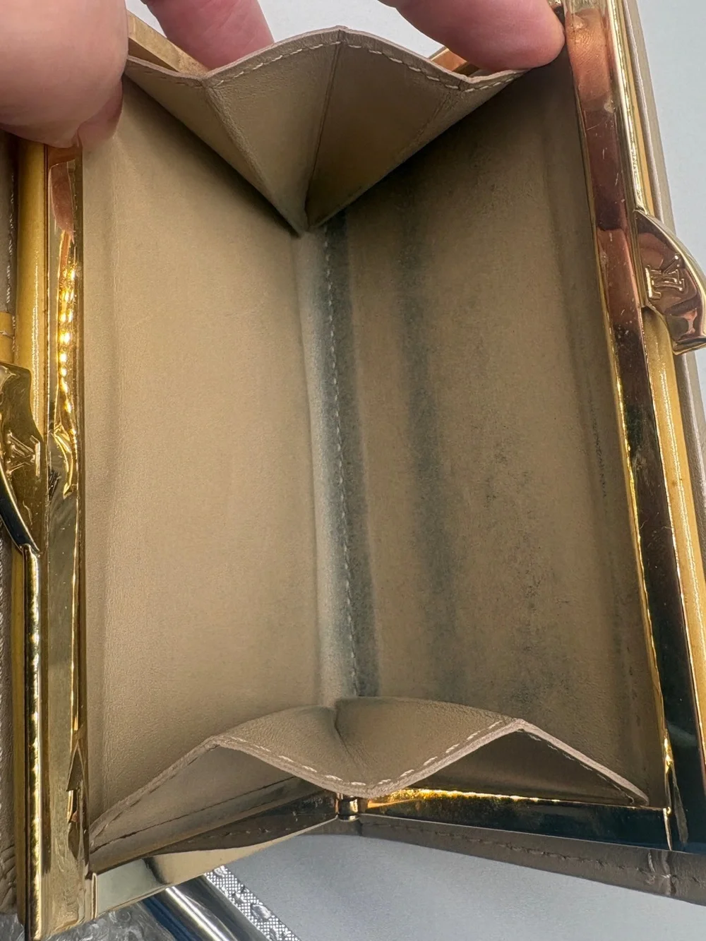 Louis Vuitton Vernis Viennois Kiss Lock Wallet Beige Yellow with COA